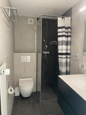 Domino 24 Dusche